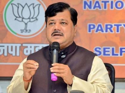 BJP leader Praveen Darekar criticized the seat allocation of Mahavikas Aghadi | ठाकरे, पवारांकडून काँग्रेसचा कार्यक्रम करायचा डाव; प्रवीण दरेकरांचा टोला