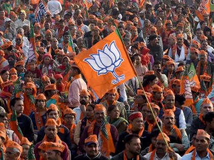 BJP leaders are now claiming the constituencies where Shiv Sena MPs are | भाजपच्या दावेदारीने शिवसेनेत अस्वस्थता; मुख्यमंत्री शिंदे यांच्यावर दबाव