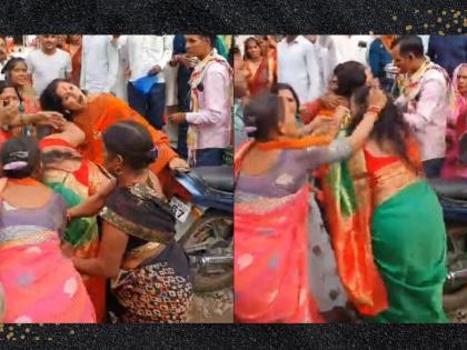 bjp women workers fight on roa hair torn kicks and punches samajwadi party share video | Video - तुफान राडा! भाजपाच्या महिला कार्यकर्त्या भिडल्या, एकमेकींच्या झिंज्या उपटल्या अन्...