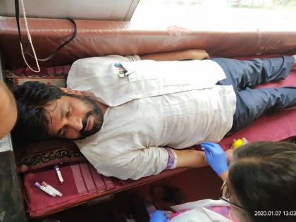 Ideal motto of bachhu Kadu, blood donation before taking charge of the ministry | बच्चू कडूंचं सामाजिक भान, मंत्रीपदाचा कार्यभार स्विकारण्यापूर्वी केलं रक्तदान