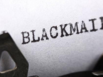 15 lakh ransom demanded businessman by blackmailing porn video viral | उद्योगपतीला घरी बोलावून काढला अश्लील व्हिडिओ; ब्लॅकमेल करत मागितली १५ लाख खंडणी