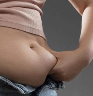 पोटावर खरंच चरबी वाढलीये की केवळ ब्लोटिंग आहे? पाहा दोन्हीमधील फरक कसा ओळखाल