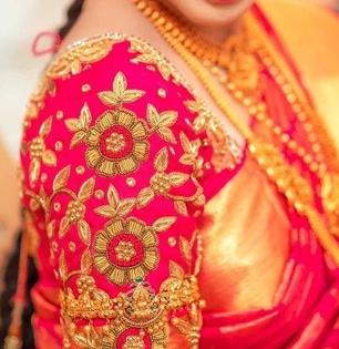 आले गौरीगणपतीचे दिवस-सुंदर साड्या तर नेसायलाच हव्या, पाहा खास सणासाठी ब्लाऊजच्या सुंदर डिझाइन्स...