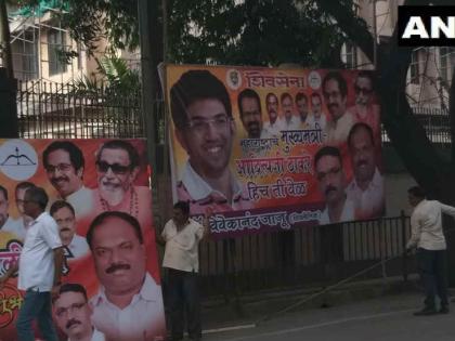 Maharashtra Election, Maharashtra CM: Shiv Sena Banners of Chief Minister's removed by Mumbai Municipal corporation | Maharashtra CM: 'मातोश्री'च्या बाहेरील मुख्यमंत्रिपदाचे बॅनर्स हटवले; महानगरपालिकेचा शिवसेनेला दणका