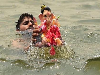 in mumbai ganesh mahotsav 2024 ganesha devotees become environmentally aware immersion of 80 thousand idols in artificial ponds municipality ready for anant chaturdashi | गणेशभक्त झाले पर्यावरण सजग! ८० हजारांवर मूर्तींचे कृत्रिम तलावांत विसर्जन, अनंत चतुर्दशीसाठी पालिका सज्ज