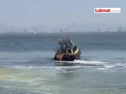 18 people were stranded in the sea after the propeller of a fishing boat broke off at Mira road | मीरारोड: मासेमारी बोटीचा पंखा तुटून पडल्याने समुद्रात बोट पडली बंद, १८ जण अडकले