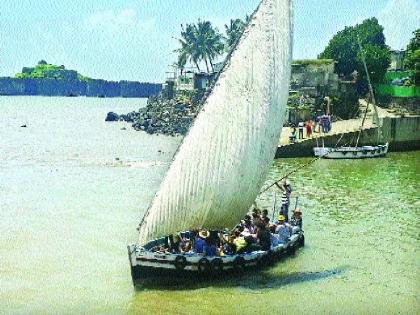 Janjira started the boat transport on the fort | जंजिरा किल्ल्यावरील बोट वाहतूक सुरू