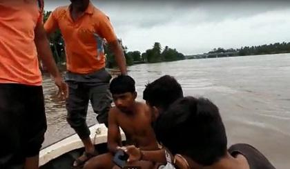 Sangli rescues young man drowning in Krishna river | सांगलीत कृष्णा नदीत बुडणाऱ्या तरुणाला वाचविले