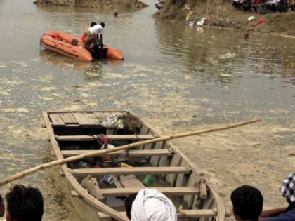 Major accident in Banda, UP; Boat sinks in Yamuna river, 4 dead till now, 46 missing | बांदामध्ये मोठी दुर्घटना; यमुना नदीत बोट बुडाली, 4 जणांचा मृत्यू 46 बेपत्ता