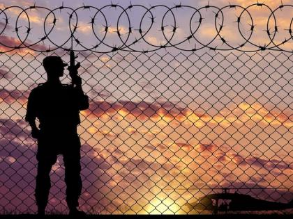 300 in preparation for militant infiltration; BSF, Army on alert following intelligence tip | सीमेवर 300 दहशतवादी घात लावून बसलेत; बीएसएफ, लष्कर अलर्टवर