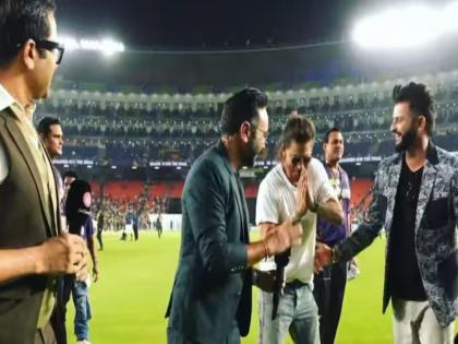 ipl 2024 updates kkr vs srh match Bollywood actor Shah Rukh Khan Apologises With Folded Hands, watch here video | KKR vs SRH : ...अन् शाहरूख खानला मागावी लागली माफी; नेमकं काय घडलं, पाहा Video