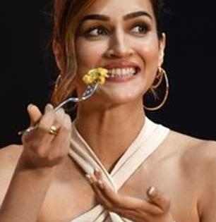 महागड्या पार्लरला करा बाय- बॉलिवूड सेलिब्रिटीच्या रुपाचं रहस्य एक चमचा तूप! तजेलदार त्वचेसाठी करतात ‘हा’ उपाय