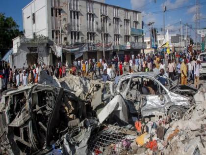 Two bombings rock Somalia; More than 100 people were killed, 300 injured | दोन बॉम्बस्फोटांनी हादरले सोमालिया; १००हून अधिक जण ठार, ३०० जखमी