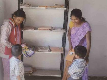 To avoid the burden of Daphtra, the bank opened the book in Convent | दप्तराचे ओझे टाळण्याकरिता कॉन्व्हेटमध्येच उघडली पुस्तक बँक To avoid the burden of Daphtra, the bank opened the book in Convent | दप्तराचे ओझे टाळण्याकरिता कॉन्व्हेटमध्येच उघडली पुस्तक बँक