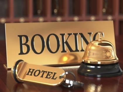 Fraud of three and a half lakhs by providing hotel booking work | हॉटेल बुकिंगचे काम देऊन साडेतीन लाखांची फसवणूक