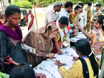 Workers in booth management were busy: help the voters | बूथ मॅनेजमेंटमध्ये कार्यकर्ते होते व्यस्त :मतदारांना केली मदत