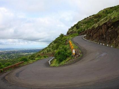 The car of the friends who went for a walk in Bopadeo Ghat overturned, one was killed and another seriously injured | बोपदेव घाटात फिरायला गेलेल्या मित्रांची कार उलटली, एक ठार तर एक जण गंभीर जखमी