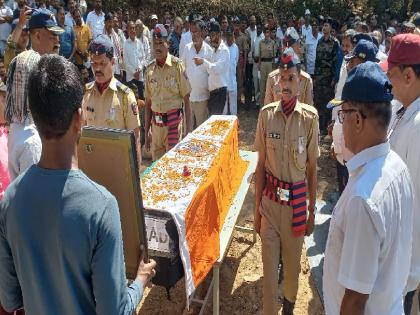 Borgaon jawan Subhash Umbre was cremated with state honors | Satara News: बोरगावचे जवान सुभाष उंबरे यांच्यावर शासकीय इतमामात अंत्यसंस्कार