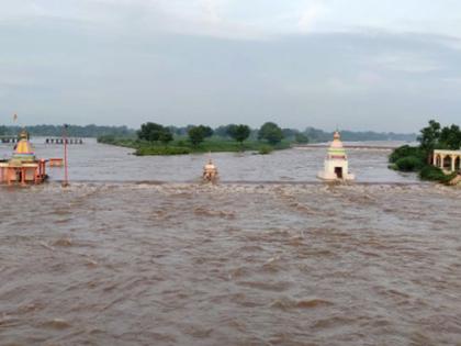 Sangameshwar temple in water | संगमेश्वर मंदीर पाण्यात