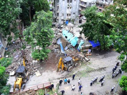 dangerous gitanjali building collapses and three families in borivali are safe | धोकादायक गीतांजली इमारत कोसळली; बोरिवलीतील तीन कुटुंबे मात्र सुखरूप