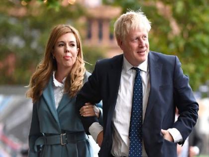 britain british pm boris johnson became father for seventh time wife carrie gave birth to daughte | वयाच्या ५७ व्या वर्षी ब्रिटनचे पंतप्रधान बोरिस जॉन्सन सातव्यांदा बनले 'बाबा'; घरी झालं चिमुकलीचं आगमन