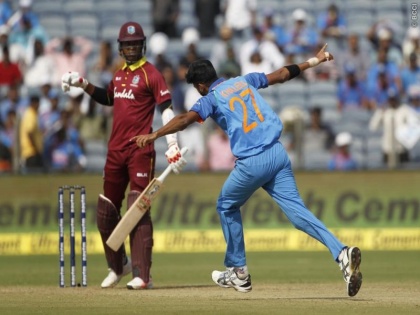 IND Vs WI 3rd One Day: Indian bowlers celebration; Watch this video | IND Vs WI 3rd One Day : भारतीय गोलंदाजांनी केले 'असे' सेलिब्रेशन; पाहा हा व्हिडीओ