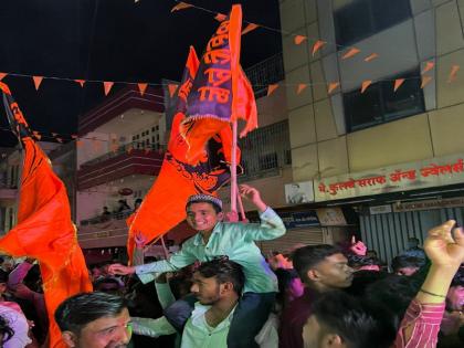 noman attar boy dance in Shiv Jayanti utsav in daund | Shiv Jayanti 2022: दौंडमधील चिमुकल्या नोमान आत्तारने धरला शिवजयंती मिरवणुकीमध्ये ठेका