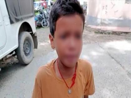 8 years old boy complains to mother in police station sitamarhi | "पोलीस काका, मम्मी जेवण देत नाही, मारहाण करते", आईची तक्रार घेऊन 8 वर्षाच्या मुलाने गाठले पोलीस ठाणे 