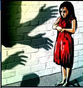 Molestation of the girl with sour mangoes | आंबे देण्याच्या बहाण्याने मुलीचा विनयभंग Molestation of the girl with sour mangoes | आंबे देण्याच्या बहाण्याने मुलीचा विनयभंग