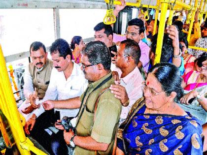 BRT's first day of clutter, bus barrier run after ten years | बीआरटीचा पहिल्याच दिवशी गोंधळ, दहा वर्षांनंतर धावलेल्या बसला अडथळ्यांची शर्यत