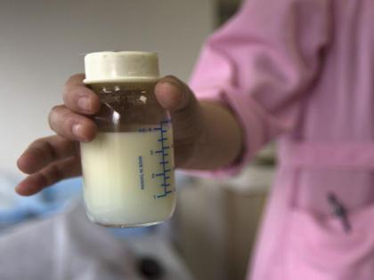 Big news! Ban on sale of Mother humen breast milk; Warning from FSSAI, otherwise a fine of 5 lakhs | मोठी बातमी! मातेचे दूध विक्री करण्यावर बंदी; FSSAI चा इशारा, सापडल्यास ५ लाखांचा दंड