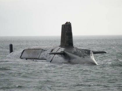 three sailors are caught doing cocaine on royal navy submarine | नामुष्की ! जगातील सर्वात विध्वंसक पाणबुडीवर नौसैनिकांना कोकेन घेताना पकडले