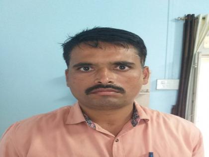 Kolhapur: Constable arrested while accepting bribe in police station premises | कोल्हापूर: पोलीस ठाण्याच्या आवारातच लाच स्वीकारताना कॉन्स्‍टेबल अटकेत