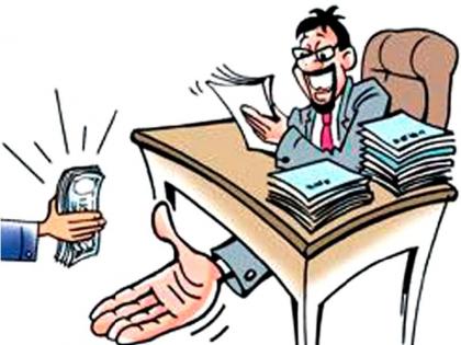 Three arrested for taking bribe | लाचेची रक्कम घेताना वनपालासह तिघांना अटक