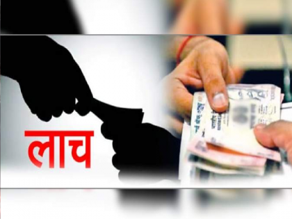 Washim: A crib, a shame left for a well; Sarpanch along with husband accepted bribe, incident in Mahuli | Washim: घरकुल, विहिरीसाठी सोडली लाज; सरपंचासह पतीने स्वीकारली लाच,माहुली येथील घटना