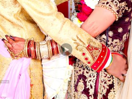 bride groom start doing such work in wedding in front of guests bigg boss viral video on social media trending | Bride Groom Marriage Video: भरलग्नात पाहुण्यांसमोरच वधू-वरांनी केलं असं काही, Video पाहून तुम्हीही थक्क व्हाल!