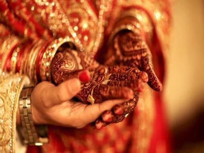 Bride refused to wear the clothes received from his father-in-law and beat her | सासरकडून मिळालेले कपडे घालण्यास नवरदेवाने दिला नकार; नवरीच्या घरच्यांनी केली बेदम मारहाण 