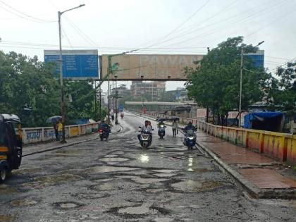 Ulhasnagar Chhatrapati Shahu Maharaj The condition of flyover, road repair on paper | उल्हासनगर छत्रपती शाहू महाराज उड्डाणफुलाची दुरावस्था, रस्त्याची दुरुस्ती कागदावर