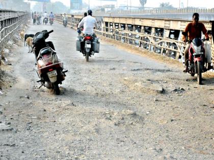 Report on status of iron bridges | लोखंडी पुलाच्या स्थितीबाबत मागवला अहवाल