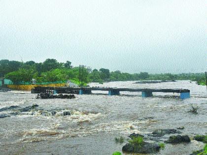 Invitations to accidents due to unfinished works of the bridge in Panvel taluka | पनवेल तालुक्यात पुलांच्या अपूर्ण कामांमुळे अपघातांना निमंत्रण