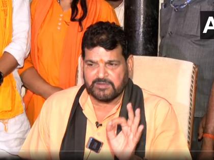 Brij Bhushan Sharan Singh says I am innocent Resignation is not big deal after FIRs registered in harassment case by women wrestlers | "राजीनामा देणं माझ्यासाठी मोठी गोष्ट नाही पण..."; FIR नंतर ब्रिजभूषण सिंह कडाडले!