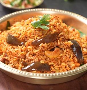 अस्सल पारंपरिक चवीचा चमचमीत वांगी भात! करायला सोपा, चव भन्नाट - खा पोटभर मन होईल तृप्त...