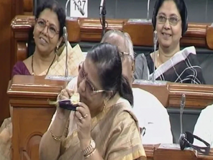 Monsoon Session: Kakoli Ghosh Dastidar: TMC woman MP Kakoli Ghosh Dastidar eats raw brinjal in Lok Sabha | Monsoon Session: महागाईचा अनोख्या पद्धतीने विरोध; TMCच्या महिला खासदाराने लोकसभेत खाल्ले कच्चे वांगे