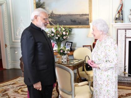 She kept the handkerchief gifted by Mahatma Gandhi on her wedding pm narendra Modi remembers that memory shares photo | Britain Queen Elizabeth II died: महात्मा गांधींनी भेट दिलेला रूमाल त्यांनी सांभाळून ठेवला होता, मोदींनी सांगितली महाराणींची 'ती' आठवण