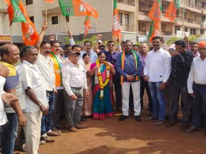 In Ratnagiri District Shiv Sena, Village Panel won in Gram panchayat Election | रत्नागिरी जिल्ह्यात शिंदेचीच शिवसेना, गावपॅनेलची सरशी; ठाकरे गटाला मिळाल्या एवढ्याच ग्राम पंचायती