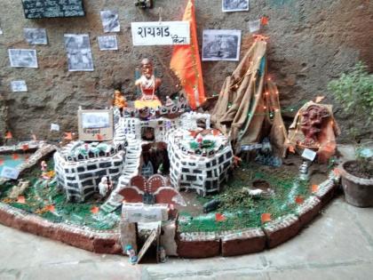 In the middle of the castle, the image of the fort built by young children | भुसावळात लहान मुलांनी बनवली किल्ल्याची प्रतिकृती