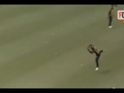 CPL 2020 : Stunning catch taken by St Lucia Zouks captain Darren Sammy match against Barbados Tridents  | CPL 2020 : व्हॉट ए कॅच... डॅरेन सॅमीनं टिपलेला झेल पाहून फलंदाज स्तब्ध, Video