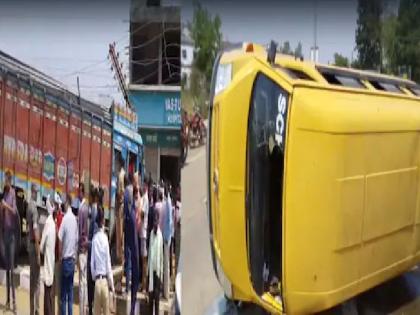 nine student injured as Freight truck hits school van | रस्त्याच्या कडेला उभ्या असलेल्या स्कूल बसला ट्रकची धडक, नऊ विद्यार्थी जखमी