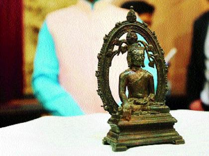 Broken statue returned to India, Britain gave a unique gift to the Independence Day | चोरलेली बुद्धमूर्ती भारताला परत, ब्रिटनने दिली स्वातंत्र्य दिनाची अनोखी भेट