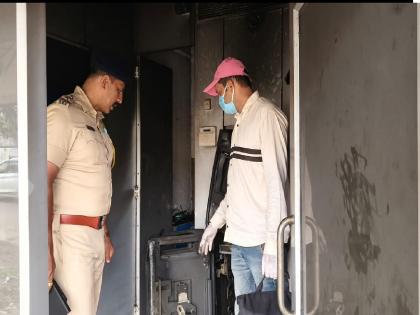 Gas cutter breaks ATM machine in Budhgaon Sangli, cash worth Rs 17 lakhs stolen | Sangli: बुधगावात गॅस कटरने एटीएम मशिन फोडले, १७ लाखांची रोकड लंपास Gas cutter breaks ATM machine in Budhgaon Sangli, cash worth Rs 17 lakhs stolen | Sangli: बुधगावात गॅस कटरने एटीएम मशिन फोडले, १७ लाखांची रोकड लंपास